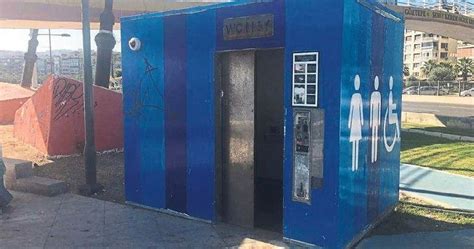 Ercan Havalimanındaki kirli tuvaletler isyan ettirdi
